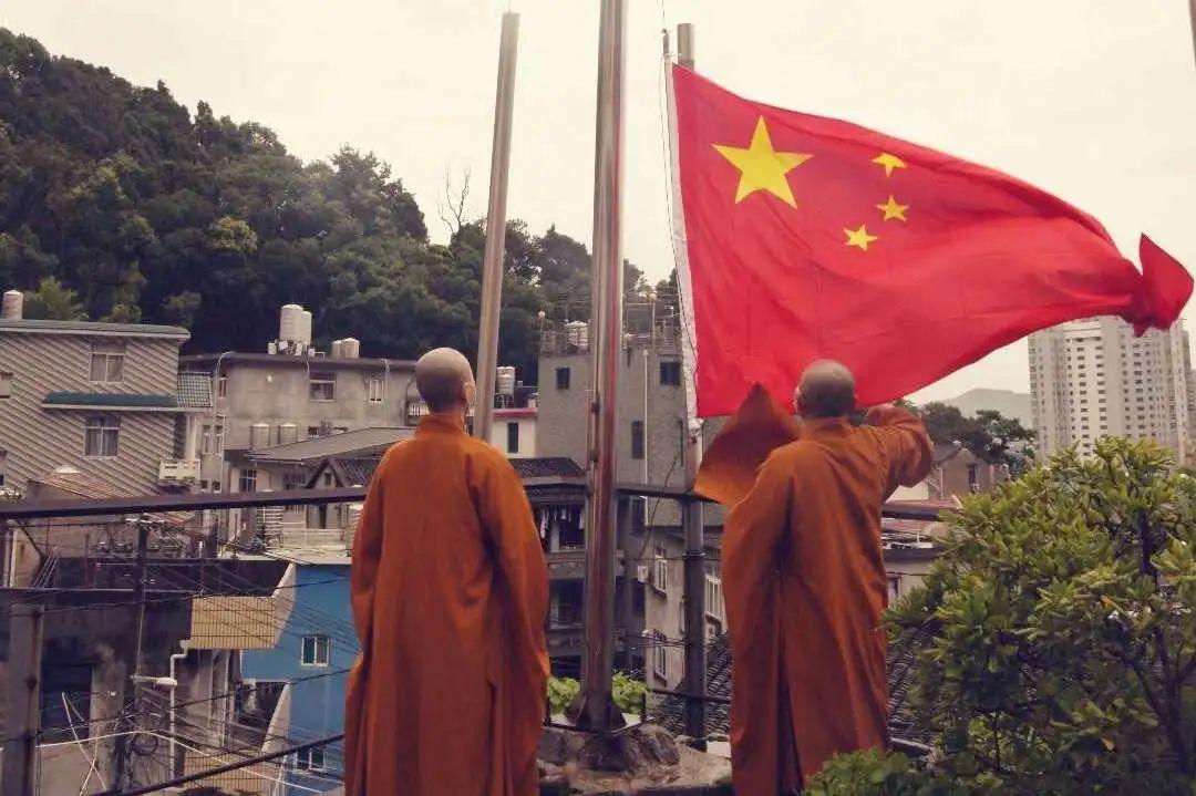 逃离阴暗的房屋