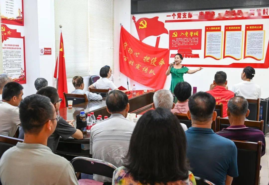 卡通红色汽车拼图