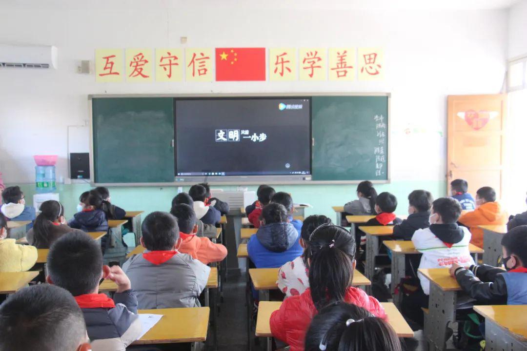 逃出神秘石堡