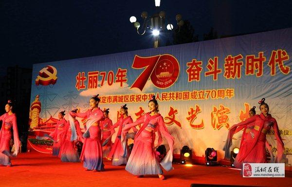 鹤山区鹤壁集镇西马驹河村新时代文明实践站组织开展主题宣传活动挥毫泼墨送春联“扫黄打非”入人心